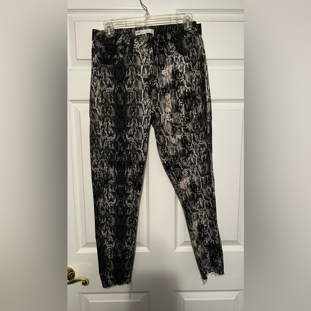 Zara size 8 snakeskin print pants